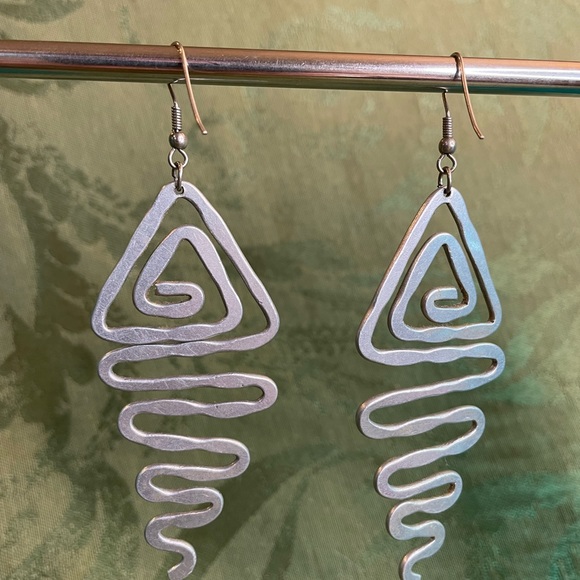 Vintage silver earrings circa 1985. Very lightweight and dangly. - Picture 2 of 5